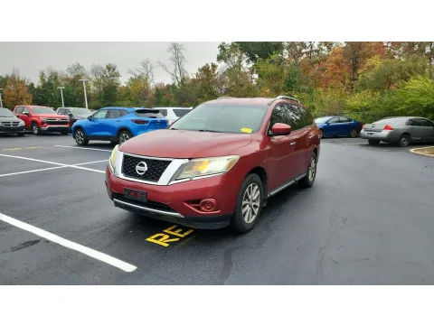 More photos of 2015 Nissan Pathfinder S at Tom Gill Chevrolet, KY