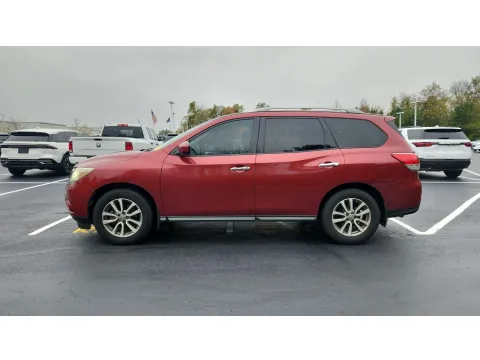 More photos of 2015 Nissan Pathfinder S at Tom Gill Chevrolet, KY