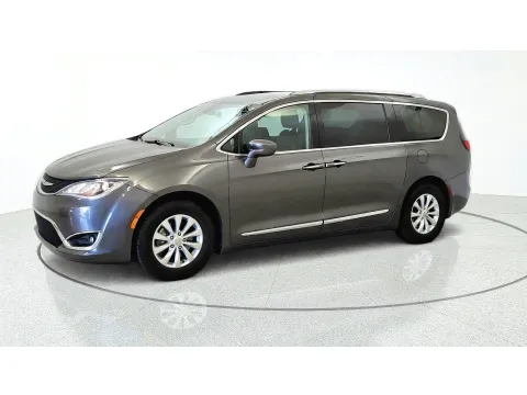 More photos of 2019 Chrysler Pacifica Touring L at Tom Gill Chevrolet, KY