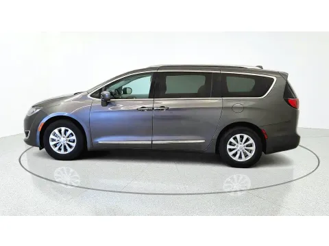 More photos of 2019 Chrysler Pacifica Touring L at Tom Gill Chevrolet, KY