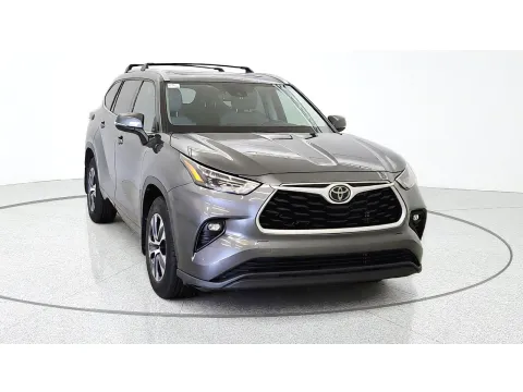 Photos of 2022 Toyota Highlander XLE for sale in Florence, KY at Tom Gill Chevrolet