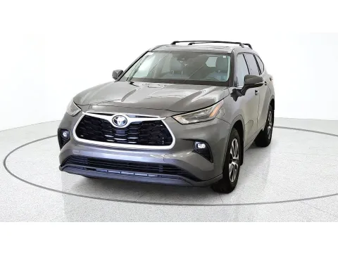 Another view of 2022 Toyota Highlander XLE for sale in Florence, KY at Tom Gill Chevrolet