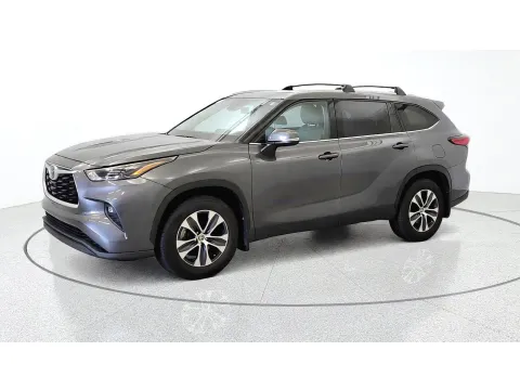 More photos of 2022 Toyota Highlander XLE at Tom Gill Chevrolet, KY