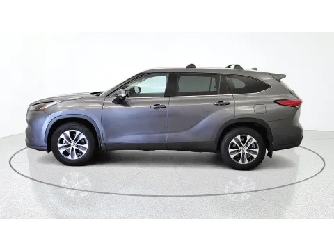 More photos of 2022 Toyota Highlander XLE at Tom Gill Chevrolet, KY