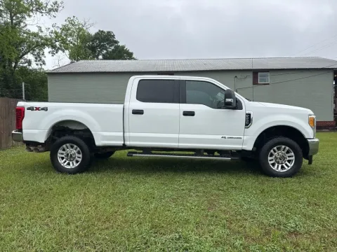More photos of 2017 Ford Super Duty F-250 SRW XLT at Hixson Chevrolet of DeRidder, LA