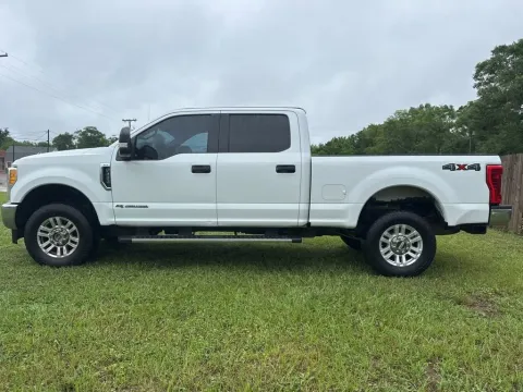 More photos of 2017 Ford Super Duty F-250 SRW XLT at Hixson Chevrolet of DeRidder, LA
