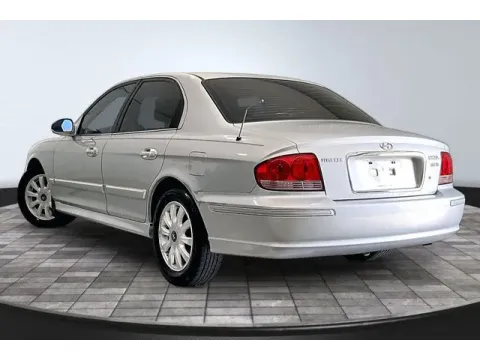 More photos of 2002 Hyundai Sonata GLS at True North Auto Sales, IN