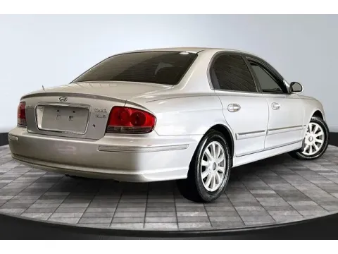 More photos of 2002 Hyundai Sonata GLS at True North Auto Sales, IN