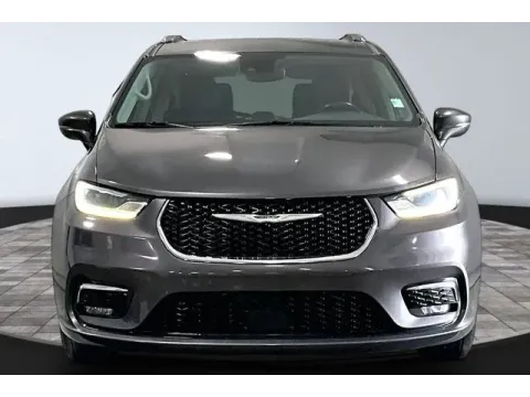 Photos of 2021 Chrysler Pacifica Touring L for sale in Fort Wayne, IN at True North Auto Sales
