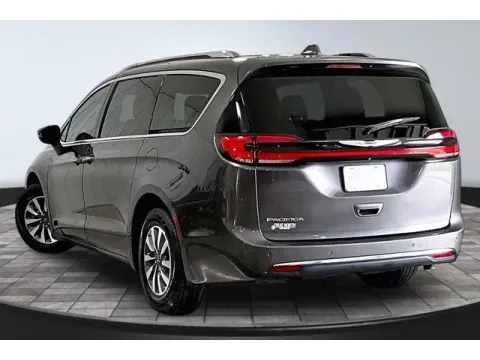 More photos of 2021 Chrysler Pacifica Touring L at True North Auto Sales, IN