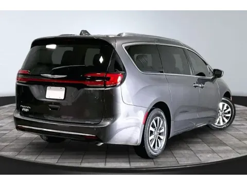 More photos of 2021 Chrysler Pacifica Touring L at True North Auto Sales, IN