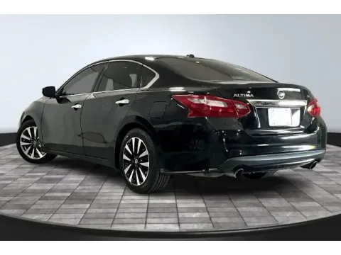 More photos of 2018 Nissan Altima 2.5 SL at True North Auto Sales, IN