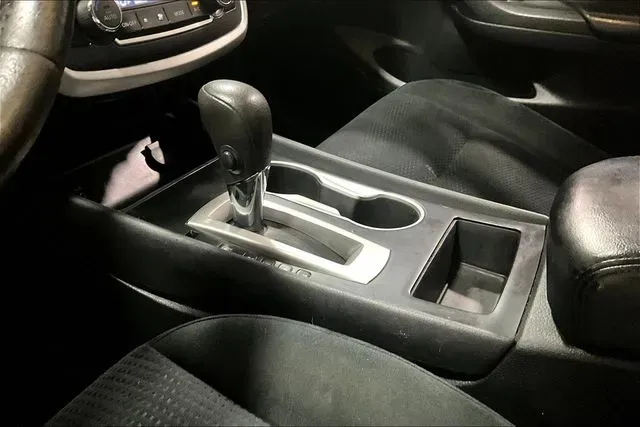 2016 Nissan Altima SV - Photo 16
