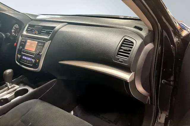 2016 Nissan Altima SV - Photo 24