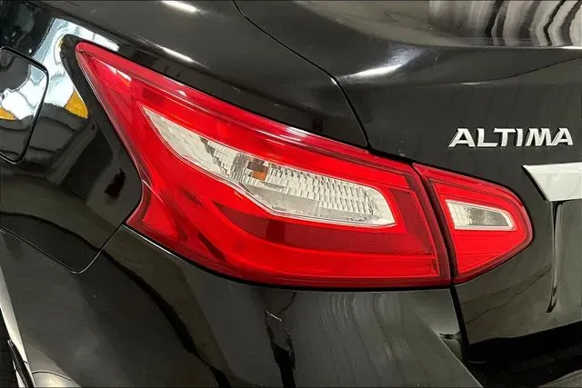2016 Nissan Altima SV - Photo 21