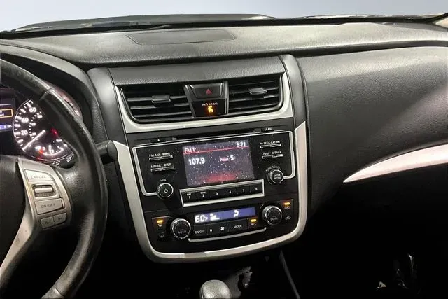 2016 Nissan Altima SV - Photo 9