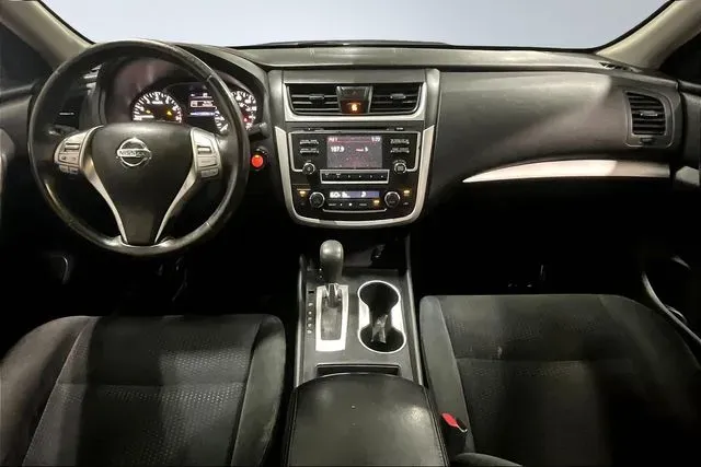 2016 Nissan Altima SV - Photo 7