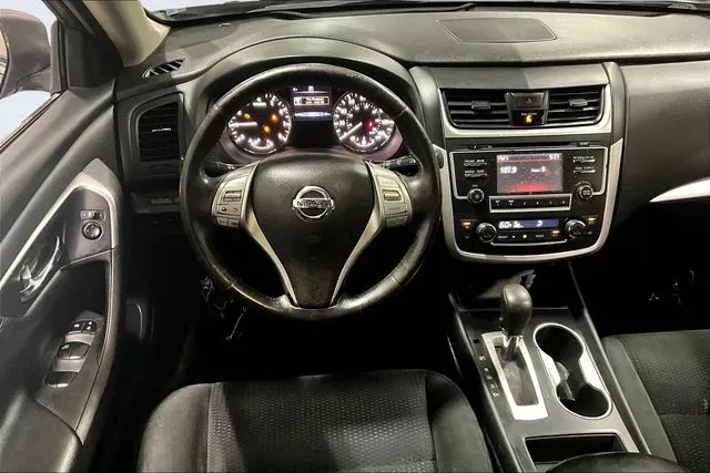 2016 Nissan Altima SV - Photo 8