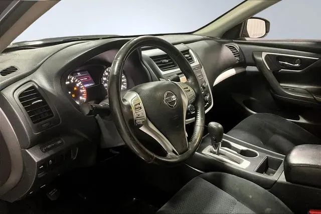 2016 Nissan Altima SV - Photo 15