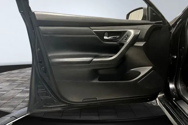 2016 Nissan Altima SV - Photo 18