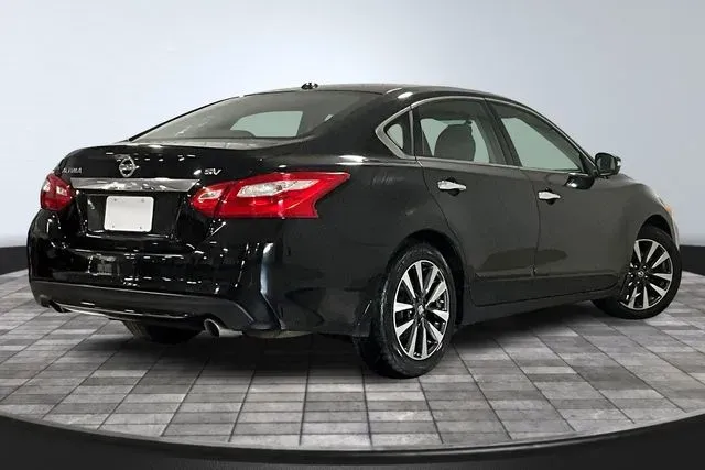 2016 Nissan Altima SV - Photo 6