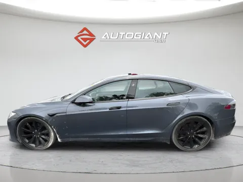 More photos of 2022 Tesla Model S at AutoGiant USA Fishers, IN