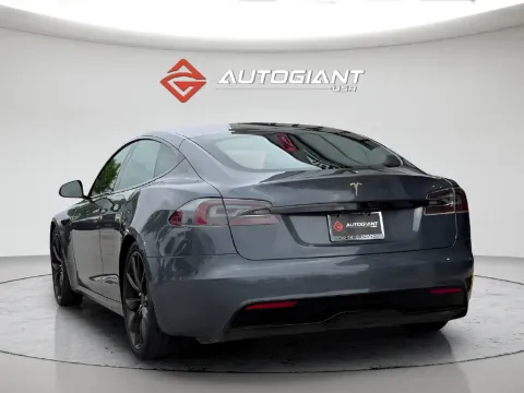 More photos of 2022 Tesla Model S at AutoGiant USA Fishers, IN