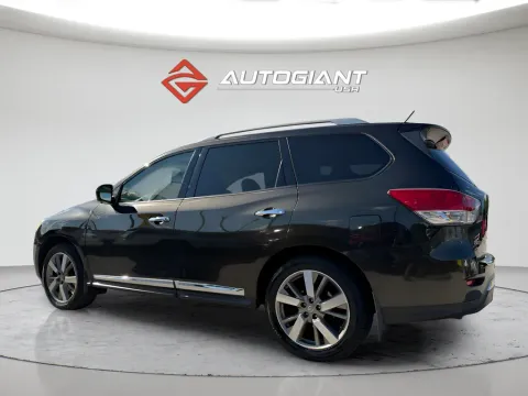 More photos of 2015 Nissan Pathfinder Platinum at AutoGiant USA Fishers, IN