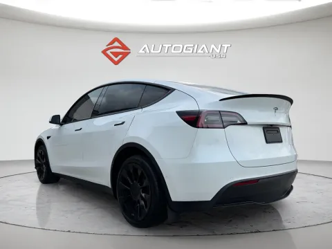More photos of 2021 Tesla Model Y Long Range at AutoGiant USA Fishers, IN