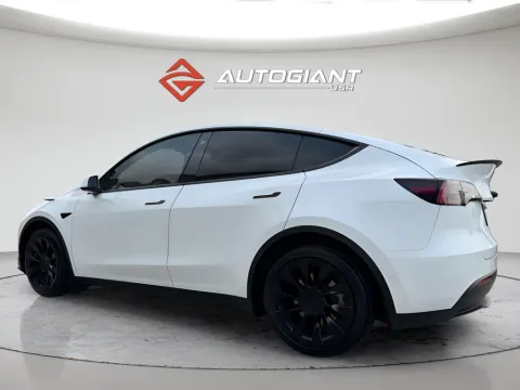 More photos of 2021 Tesla Model Y Long Range at AutoGiant USA Fishers, IN