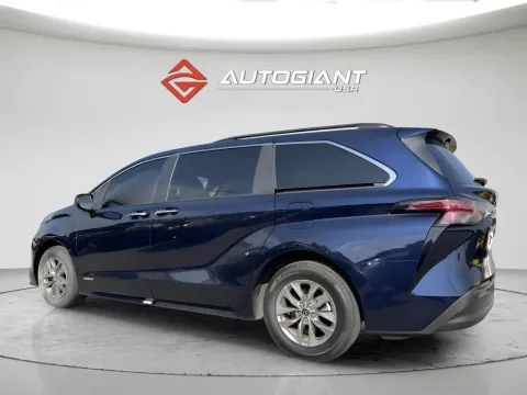 More photos of 2021 Toyota Sienna XLE at AutoGiant USA Fishers, IN