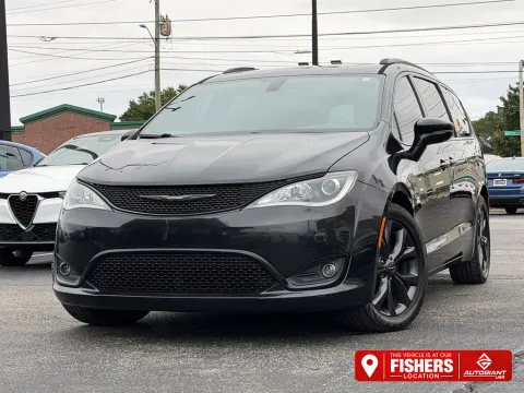 Black 2018 Chrysler Pacifica Limited for sale in Fishers, IN