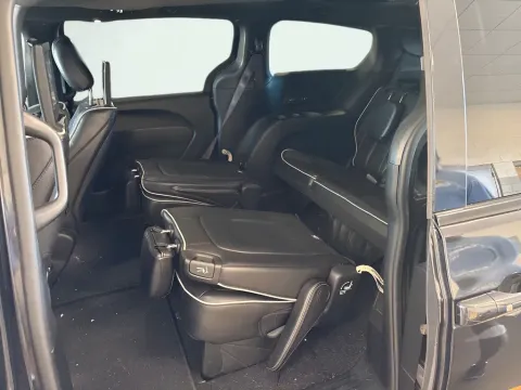 More photos of 2018 Chrysler Pacifica Limited at AutoGiant USA Fishers, IN