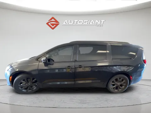 Another view of 2018 Chrysler Pacifica Limited for sale in Fishers, IN at AutoGiant USA Fishers
