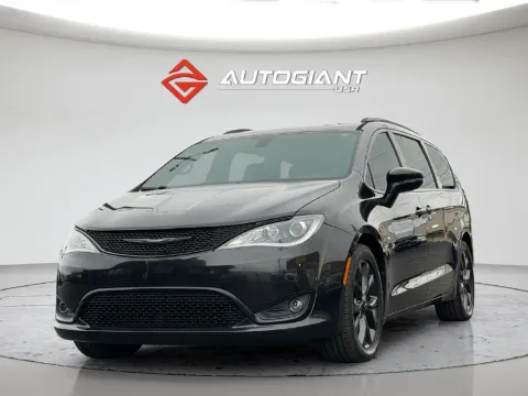 Another view of 2018 Chrysler Pacifica Limited for sale in Fishers, IN at AutoGiant USA Fishers
