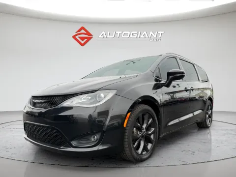 More photos of 2018 Chrysler Pacifica Limited at AutoGiant USA Fishers, IN
