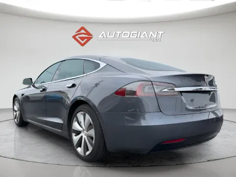 More photos of 2020 Tesla Model S at AutoGiant USA Fishers, IN