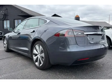 More photos of 2020 Tesla Model S at AutoGiant USA Fishers, IN