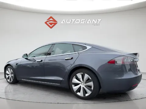 More photos of 2020 Tesla Model S at AutoGiant USA Fishers, IN