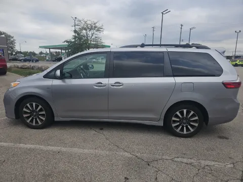 Photos of 2018 Toyota Sienna XLE for sale in Fishers, IN at AutoGiant USA Fishers