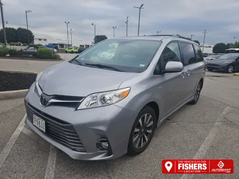 Silver 2018 Toyota Sienna XLE for sale in Fishers, IN