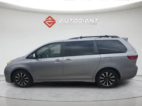 More photos of 2018 Toyota Sienna XLE at AutoGiant USA Fishers, IN
