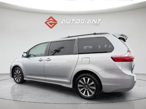 More photos of 2018 Toyota Sienna XLE at AutoGiant USA Fishers, IN