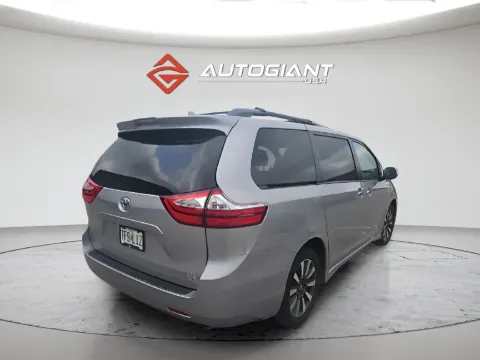 More photos of 2018 Toyota Sienna XLE at AutoGiant USA Fishers, IN