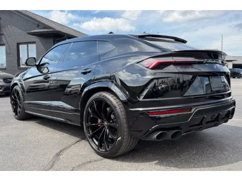More photos of 2021 Lamborghini Urus at AutoGiant USA Fishers, IN