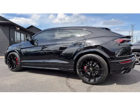 More photos of 2021 Lamborghini Urus at AutoGiant USA Fishers, IN
