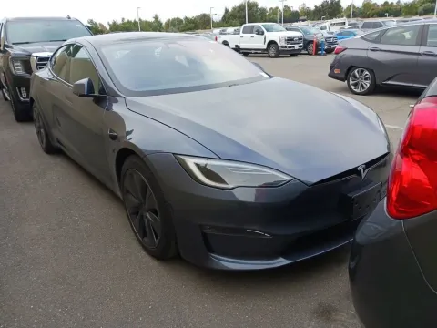 More photos of 2022 Tesla Model S at AutoGiant USA Fishers, IN