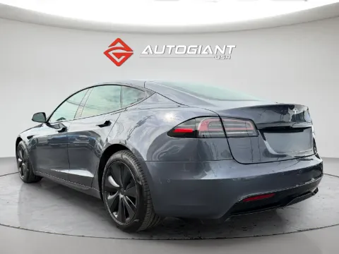 More photos of 2022 Tesla Model S at AutoGiant USA Fishers, IN