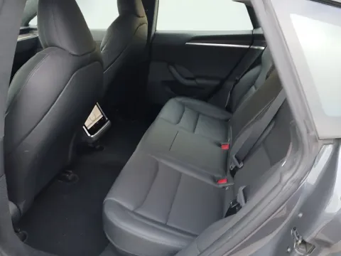 More photos of 2022 Tesla Model S at AutoGiant USA Fishers, IN