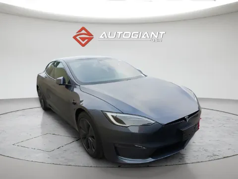 More photos of 2022 Tesla Model S at AutoGiant USA Fishers, IN